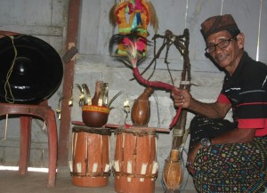 Yohanes Ngalas, Dari Ema Gendang Ke Molas Ronda Untuk Budaya Lokal Manggarai Timur