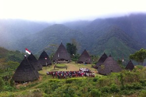 Semalam di Wae Rebo, Desa di Atas Awan…