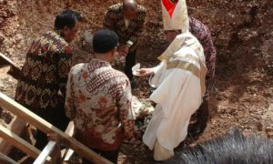 Hari Ini Peletakan Batu Pertama Pembangunan Gereja YMY Kupang