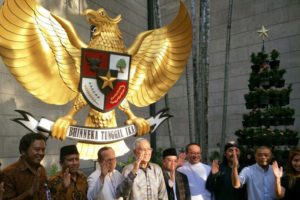 Membungkus Pancasila di Gereja Katedral Jakarta