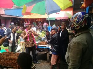 Bincang  Bincang di Pasar Ruteng, HARMONI Tawarkan Pinjaman Tanpa Jaminan