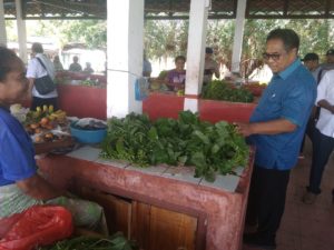 Cawagub Nomor 3, Benny Litelnoni Sambangi Pasar Kokar Alor