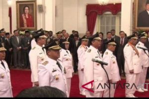 Presiden Jokowi Lantik Sembilan Gubernur di Istana Negara