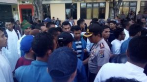 “Kaum Berjubah”  FFA Unwira Kupang Demo Ke Polda NTT