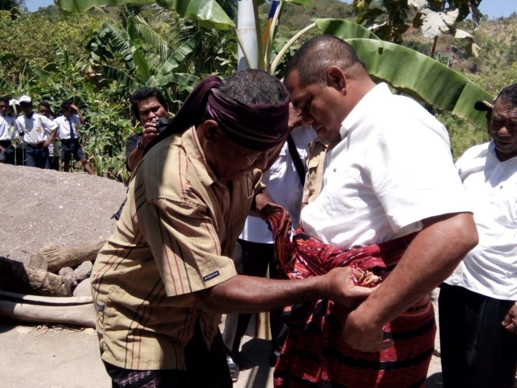 Usai Deklarasi Desa Latonliwo I Jadi Desa STBM, Bupati Hadjon Resmikan Kanto PKKr