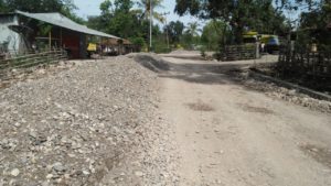 Proyek Jalan Lintas Bokong-Lelogama Terancam Gagal