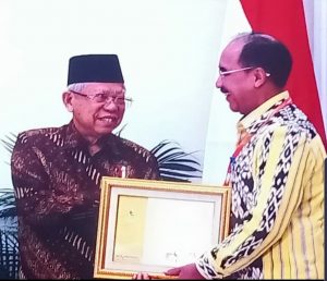 Wali Kota, Jefri Riwu Kore Terima Penghargaan Paramakarya 2019