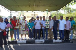 Wali Kota Serahkan  Hadiah Lomba Kupang Green and Clean 2019