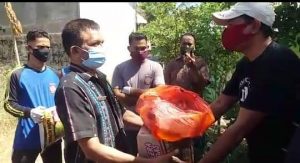 Dinas Sosial Kota Kupang Serahkan Bantuan Sembako Untuk Keluarga Almarhum Peisen Covid 19