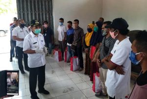 Wali Kota Serahkan Bantuan Sembako Presiden Untuk Mahasiswa