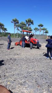 Mentan Serahkan Bantuan 43 Unit Tracktor untuk Pemda NTT