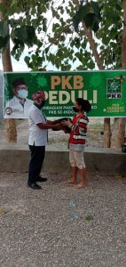 Mahasiswa Kota Komba Kupang Terima Sentuhan Paket  Sembako dari DPC PKB Matim