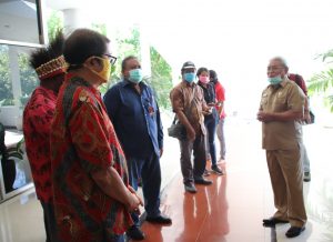 FKP NTT Serahkan  Bantuan 1000 Masker untuk Pemkot Kupang