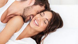 Alasan untuk Mencoba Posisi “Spooning” Saat Bercinta