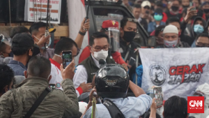 Di Depan Buru Gubernur Jabar Minta Jokowi Terbitkan Perppu Omnibus Law