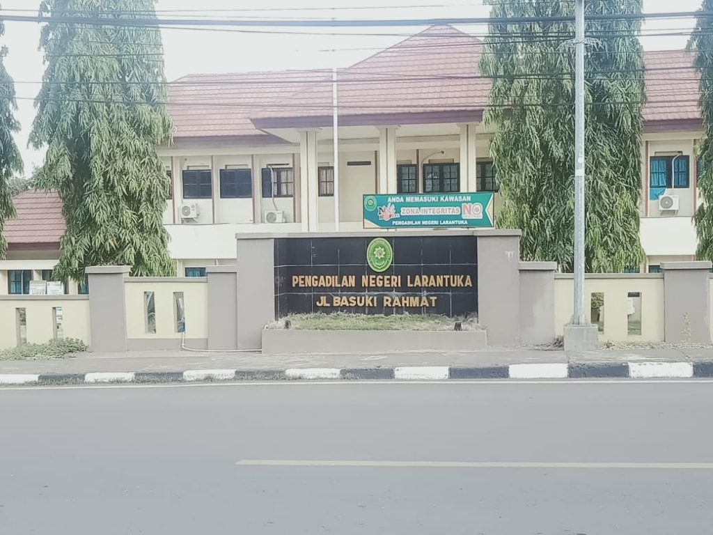 Majelis Hakim PN Larantuka Larang Wartawan Meliput Saat Sidang Terbuka