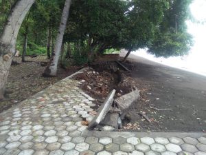 Wisata Pantai Deri Rusak Pasca Dihantam Banjir