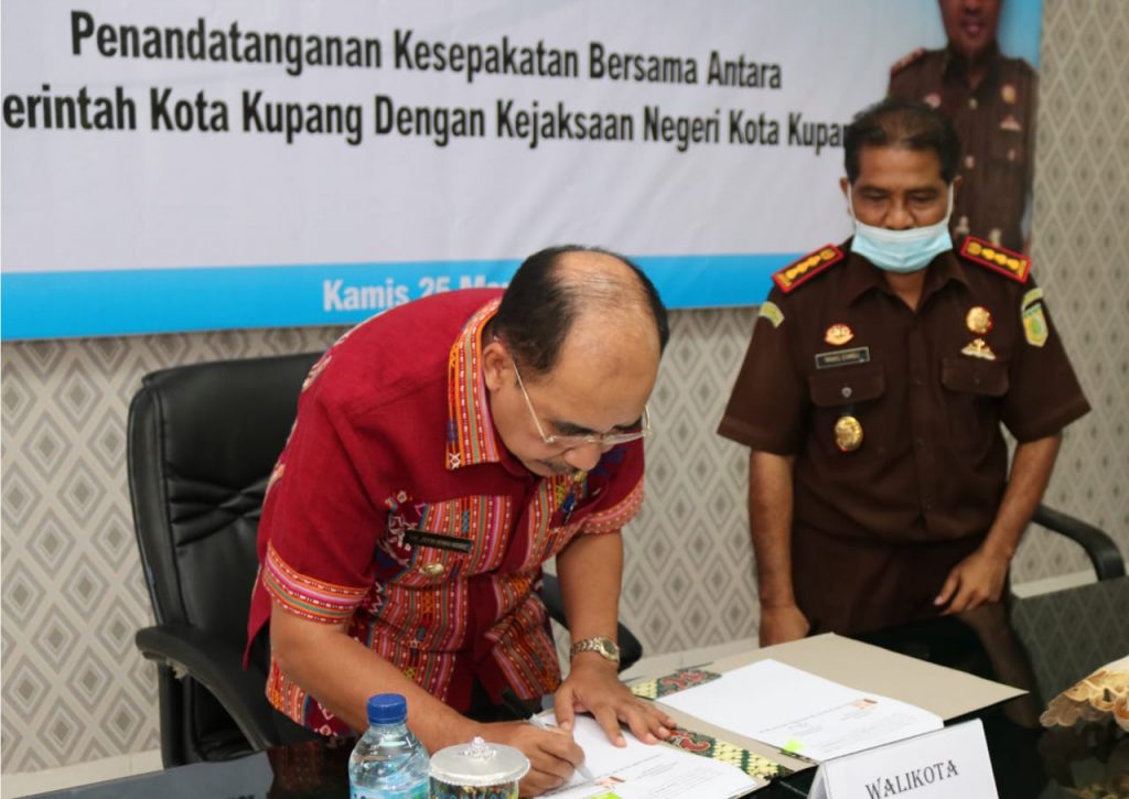 Wali Kota dan Kajari Kota Kupang Teken MoU Bantuan Hukum Perdata dan TUN