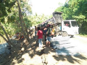 Longsoran Trans Koli-Mangaaleng Dampak Seroja Adonara Mulai Ditangani