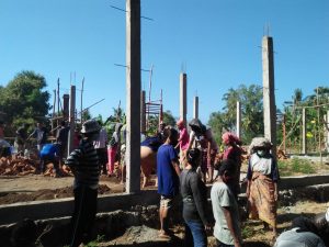 Warga Gotong Royong Kebut Bangun Gedung SMA Swasta Ile Bura