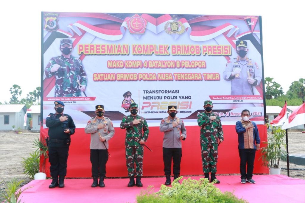 Pangdam IX/Udayana Dampingi Panglima TNI dan Kapolri Tinjau Pelaksanaan Vaksinasi Bagi Masyarakat