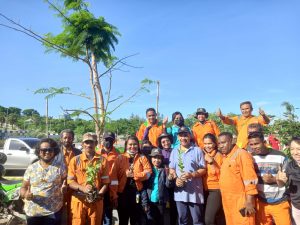 Walikota Kupang Gandeng Wartawan Tanam Pohon di Alun-Alun Kota