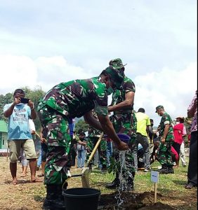 Dandim Flotim Tanam 300 Pohon Dukung Normalisasi Sungai Waiwerang-Waiburak