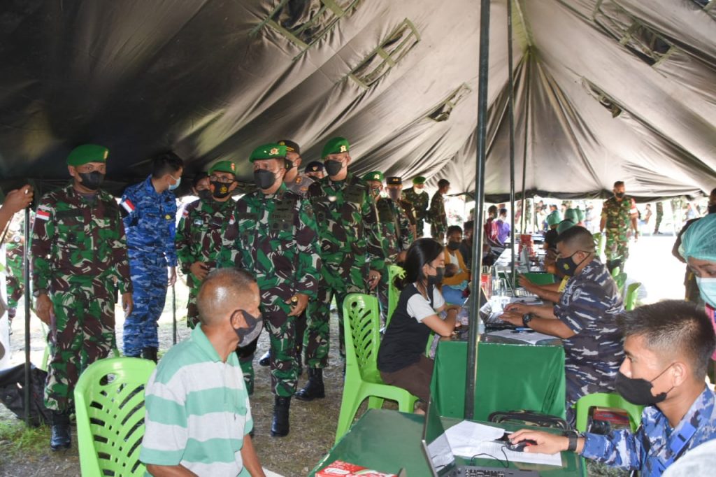 HUT Infanteri Ke-73, Korem 161/WS Gelar Upacara di Lapangan Kompi Senapan B Yonif 743/PSY