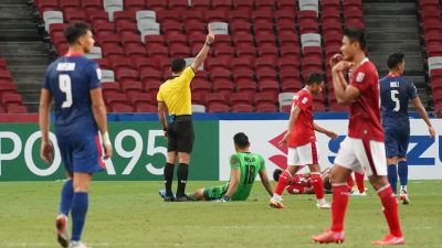 Wasit Piala AFF Indonesia vs Singapura Disorot Media Asing, Kartu Merahnya Dipertanyakan