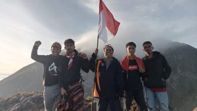 Semangat Merdeka Indonesia 77 Di Puncak Gunung Boleng, Pulau Adonara