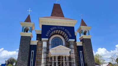 Sangat Megah, Gereja Paroki Maria Bunda Penolong di Sumba Timur