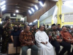 Menteri Agama Hadiri Misa Malam Natal di Kupang