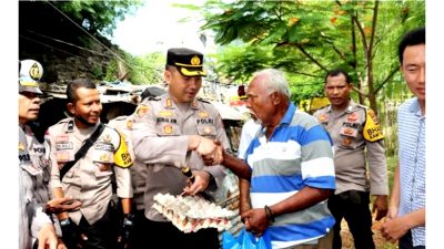 Polres Flotim Berbagi Kasih Natal Bersama Warga Kurang Mampu