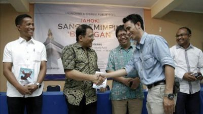 Maju DPD RI, ini Sosok Putra Kempo Maksimus Ramses Lalongkoe, Penulis Buku Ahok Sang Pemimpin Bajingan