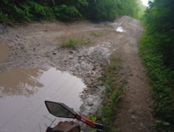 Kondisi Jalan Trans Selatan Lembata Sangat Buruk