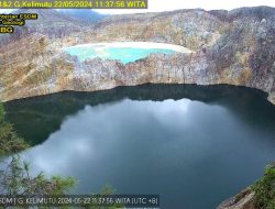 Dalam Sepekan Air Danau Kelimutu 4 Kali Berubah Warna , Pertanda Apa?